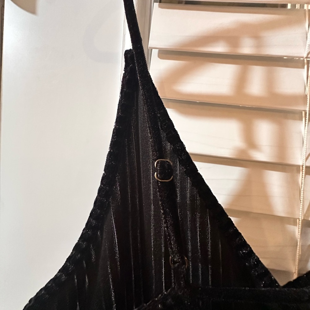 Dresses - Picture 14 of 17